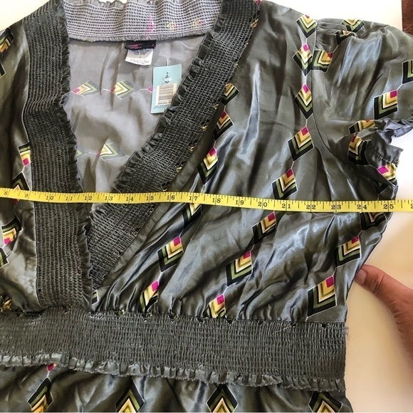 Torrid Grey Smoked V-Neck Short Sleeves Geometric Print Babydoll Tunic Size 3 - Picture 6 of 13